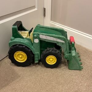 John Deere 21 inch big tractor
